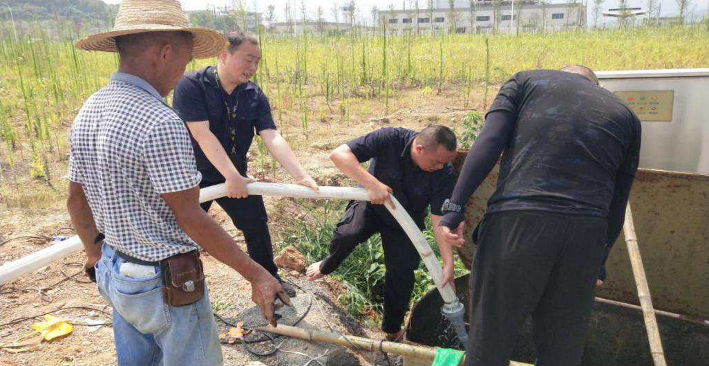 高溫酷暑 機(jī)場(chǎng)消防全力以赴保暢通