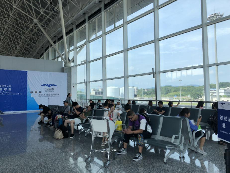 張家界機(jī)場(chǎng)候機(jī)樓商鋪升級(jí)改造