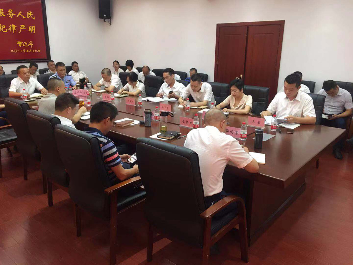 張家界機(jī)場召開“防風(fēng)險(xiǎn)、保安全、迎大慶”工作專題會(huì)議