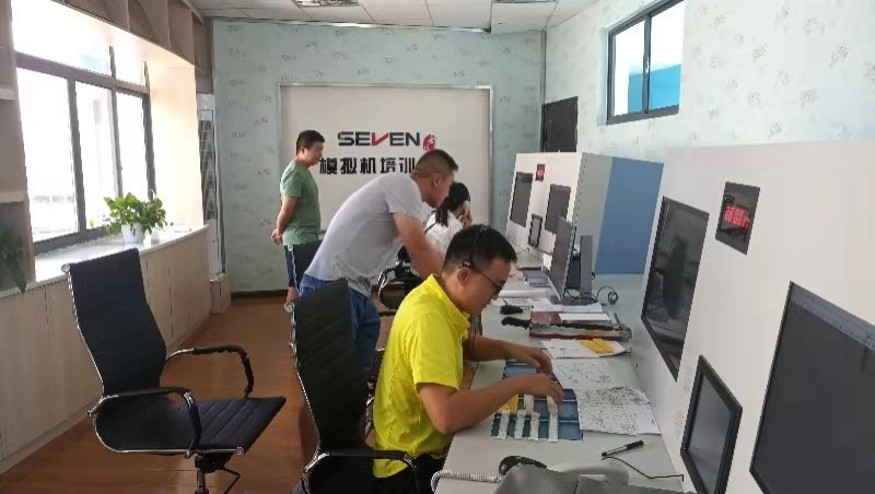 張家界機(jī)場與民航干部管理學(xué)院聯(lián)合開辦管制復(fù)訓(xùn)班